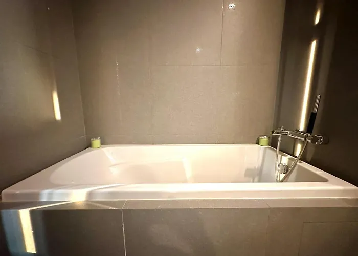 Elegant & Rise 2 Bedrooms