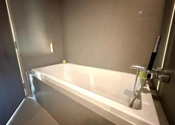 Elegant & Rise 2 Bedrooms 아파트 *