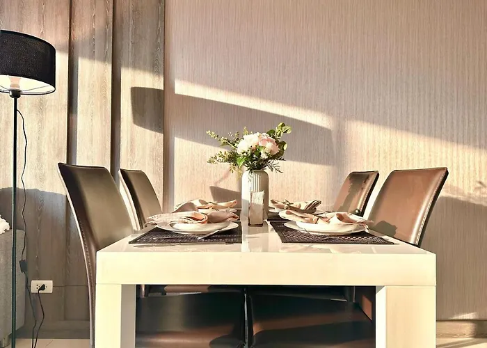 아파트 Elegant & Rise 2 Bedrooms 방콕